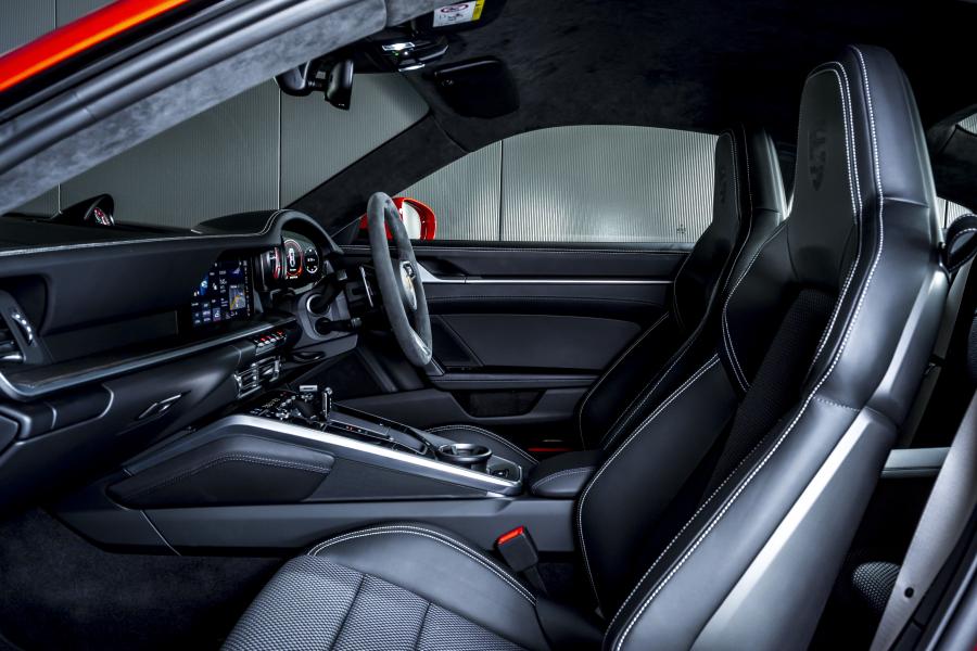  Porsche 911 Turbo S (992) 2020 года  (UK) (фото 33 из 42)